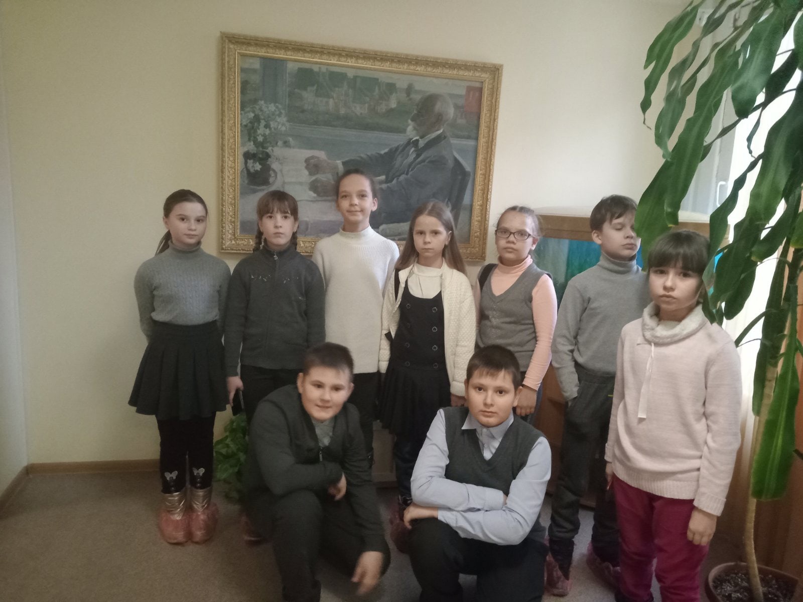 Экскурсии овз. Музей школа 4. Семья в музее. Ученики 2 класса.